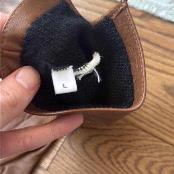 Coach Brown Leather Gloves with Elegant Stitching - Picture 4 of 4